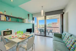 Green Tiffany Apartment: Pool, Tennis, Balcony - Happy Rentals - Image 2
