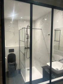 Apartment with jacuzzi - Image 4