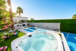 Elegant Mid-Century Villa | Views & Pool, Gym, Spa - Image 5