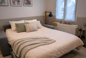 Large Duplex, sleeps 5, 3 beds. Garage closed. - Image 5