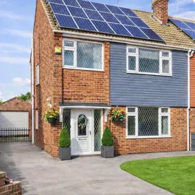 Superb Family|Contractor Parking nr. Scunthorpe - Image 5
