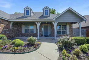 Modern, Beautiful Home with perfect location - Image 5