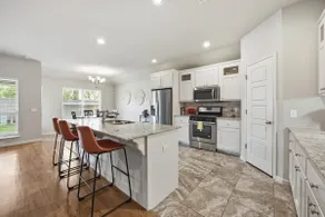 Modern, Beautiful Home with perfect location - Image 3