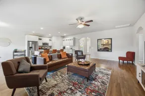 Modern, Beautiful Home with perfect location - Image 2