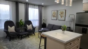 Ivory Glam Cozy Central 2BR DT w/Free Parking - Image 5