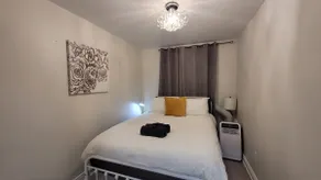 Ivory Glam Cozy Central 2BR DT w/Free Parking - Image 4