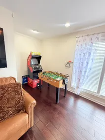 Family Home, 5BR,Hot Tub, 4 minutes to Hersheypark - Image 5