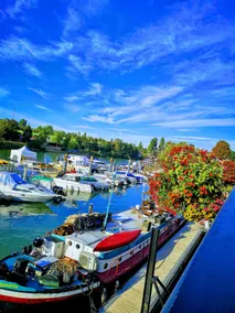 Elegant Duplex • Parking • Sleeps 7 • Near Paris - Image 4