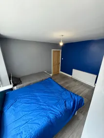 Giga Residential 4 Bedrooms, 8 guests , Near City Centre, Arcade Machine, Sky TV, Netflix, Free Wifi, Free Parking - Image 3