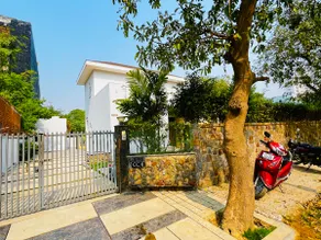 Luxury Forest Villa (200 meters from Expo Mart) - Image 2