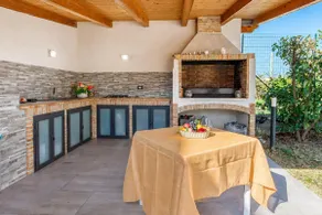 Casa Smeralda a 200m From The Sea - Happy Rentals - Image 2