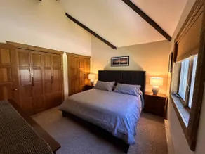 Luxe Cascade Townhome. Sleeps 10. Close to Purg. - Image 5