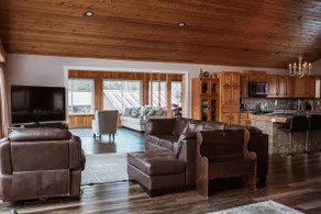Private Lakehouse With Waterfall View - Image 4