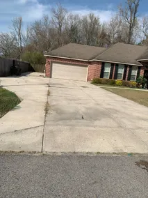 Modern Home Heart of Gonzales; 6 beds 2 bathrooms - Image 4