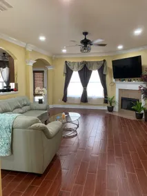 Modern Home Heart of Gonzales; 6 beds 2 bathrooms - Image 2