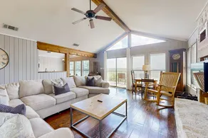 Spacious 5BR Lakefront, Community Pool, Fireplace - Image 4