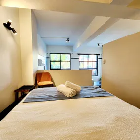 Eclectic Loft Retreat in Fortitude Valley - Image 2