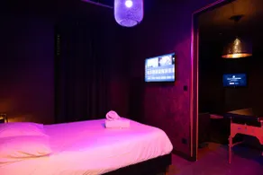 Love Room Claire - Whirlpool tub - Wi-Fi - Air conditioning - Image 5