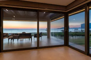 Sun and Sea Apartment - Beachfront, 2 Bedrooms with Sea View & Garden - Image 3