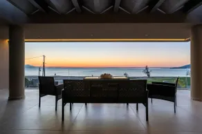 Sun and Sea Apartment - Beachfront, 2 Bedrooms with Sea View & Garden - Image 4