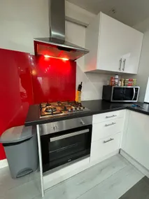 2BR Bungalow with Parking - Sunbeam Haven - Image 2