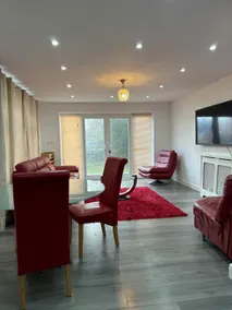2BR Bungalow with Parking - Sunbeam Haven - Image 4