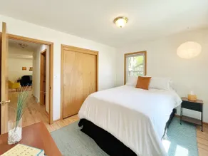 Convenience & Comfort - 3 bed/1 bath Home - Image 4