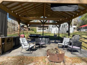 Waterfront Guesthouse in Six Mile! - Image 3