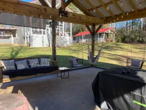 Waterfront Guesthouse in Six Mile! - Image 2