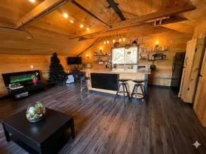 Charming ”Melrose Place” w Year-Round Heated Pool - Image 3