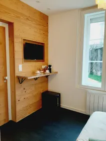 At the foot of the Vosges Mountains – Close to train station & city center - Image 5