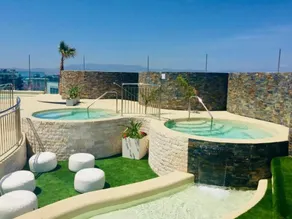 Urban Oasis at Luxurious Ocean Village - Image 3