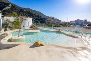 Urban Oasis at Luxurious Ocean Village - Image 2