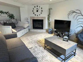 Apt + Spa-hot tub, private entrance, self check-in - Image 2