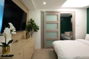 New Cozy Condo - City Center! - Image 3