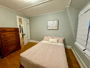 Spacious and charming home - Image 5