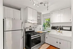 Spacious and charming home - Image 2