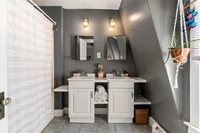 Spacious and charming home - Image 4