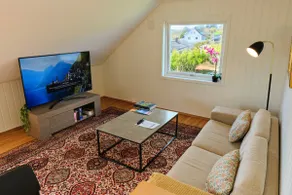 Fjord-View Retreat with Free Parking and Fast Internet - Image 2