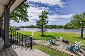 Lake Front / Fire pit / Cedar Creek/Sleeps 12 - Image 2