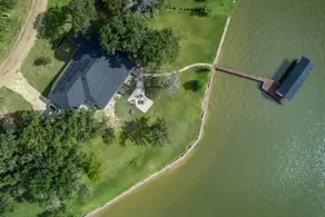 Lake Front / Fire pit / Cedar Creek/Sleeps 12 - Image 3