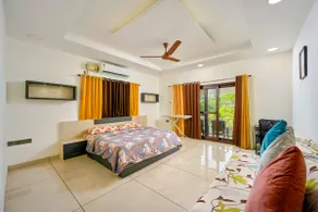 2nd-Story Sanctuary Full A/C 2 Expansive Balconies - Image 3