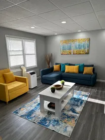 Home away from home in the burbs - Image 4