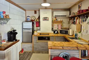 The Hen House on Broadway - Image 3