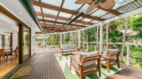 Pet friendly, firepit + walk to beach - Image 2