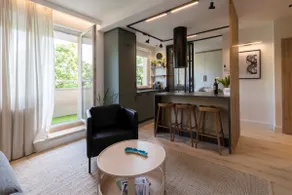Modern, quiet penthouse with free parking - Image 4