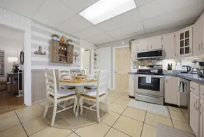 Charming Retreat / Close to Beaches - Image 4