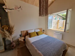 Cabin-style, close to the sea. - Image 5