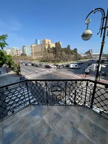 Luxurious City Center Flat - Image 5