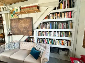 Carriage house studio/book nook - Image 3